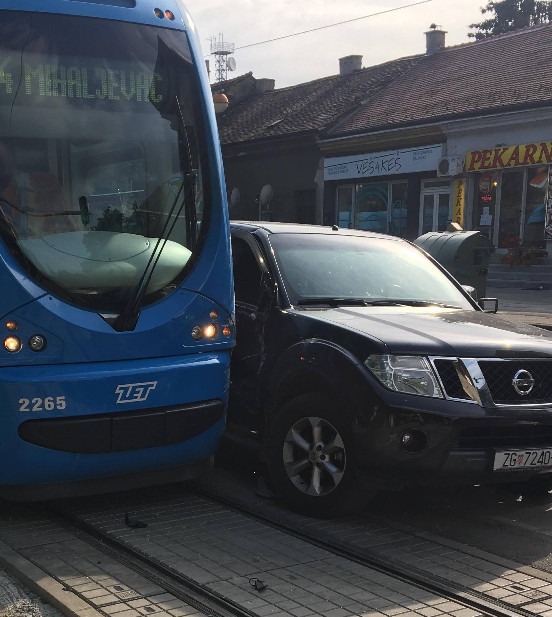 Sudarili se automobil i tramvaj, u nesreći nitko nije ozlijeđen