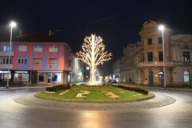Virovitica: Središte grada sjaji  u blagdanskom ozračju jer traje manifestacija Advent u Virovitici