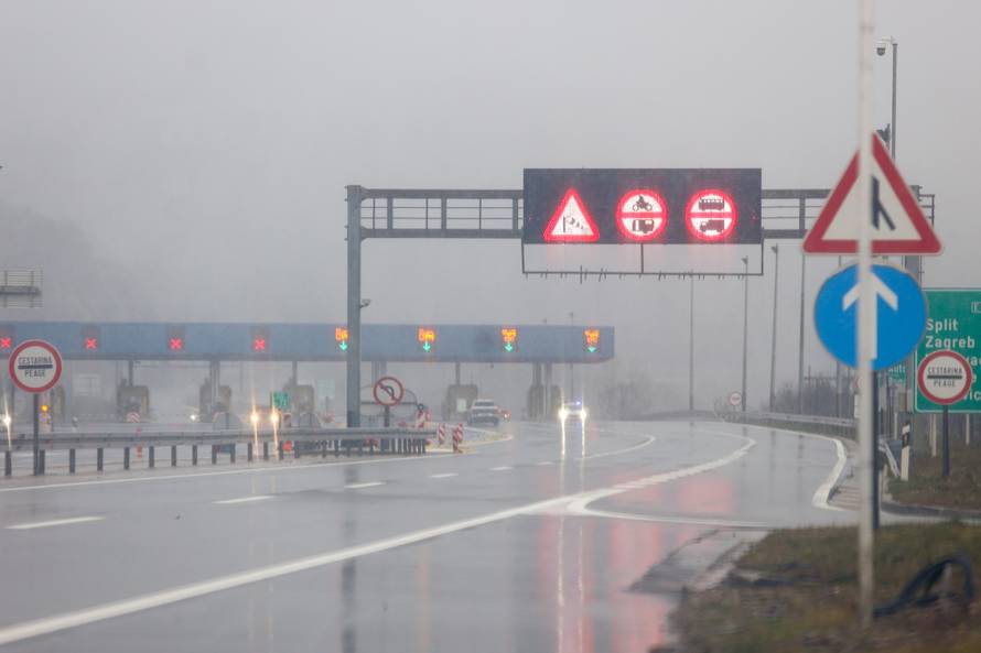 Snijeg paralizirao promet prema Rijeci