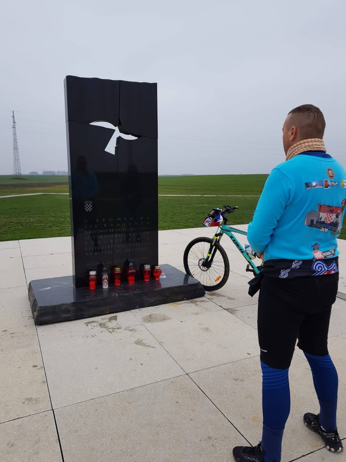 Žarko je biciklom prešao put od 750 kilometara: 'Srce mi je veće nego vukovarski Vodotoranj'