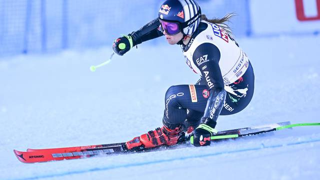 alpine ski race - World Cup - Women Giant Slalom