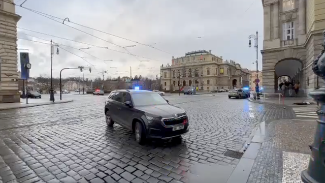 VIDEO Prag je zavijen u crno: Napadač ubio najmanje 15 ljudi, mnogi se skrivali i bježali...