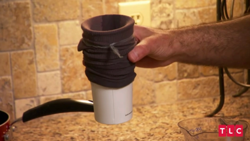 Ekstremni škrtac: Čuva vodu od tuširanja, a umjesto filtera za kavu koristi svoje stare čarape