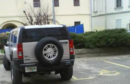 Leskovac ostavio Hummer na parkiralištu  za invalide