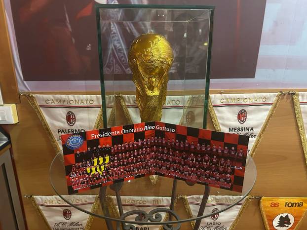 FOTO Bili smo u luksuznoj kući Gattusovih: Dresovi, trofeji i neobičan poklon usred sobe