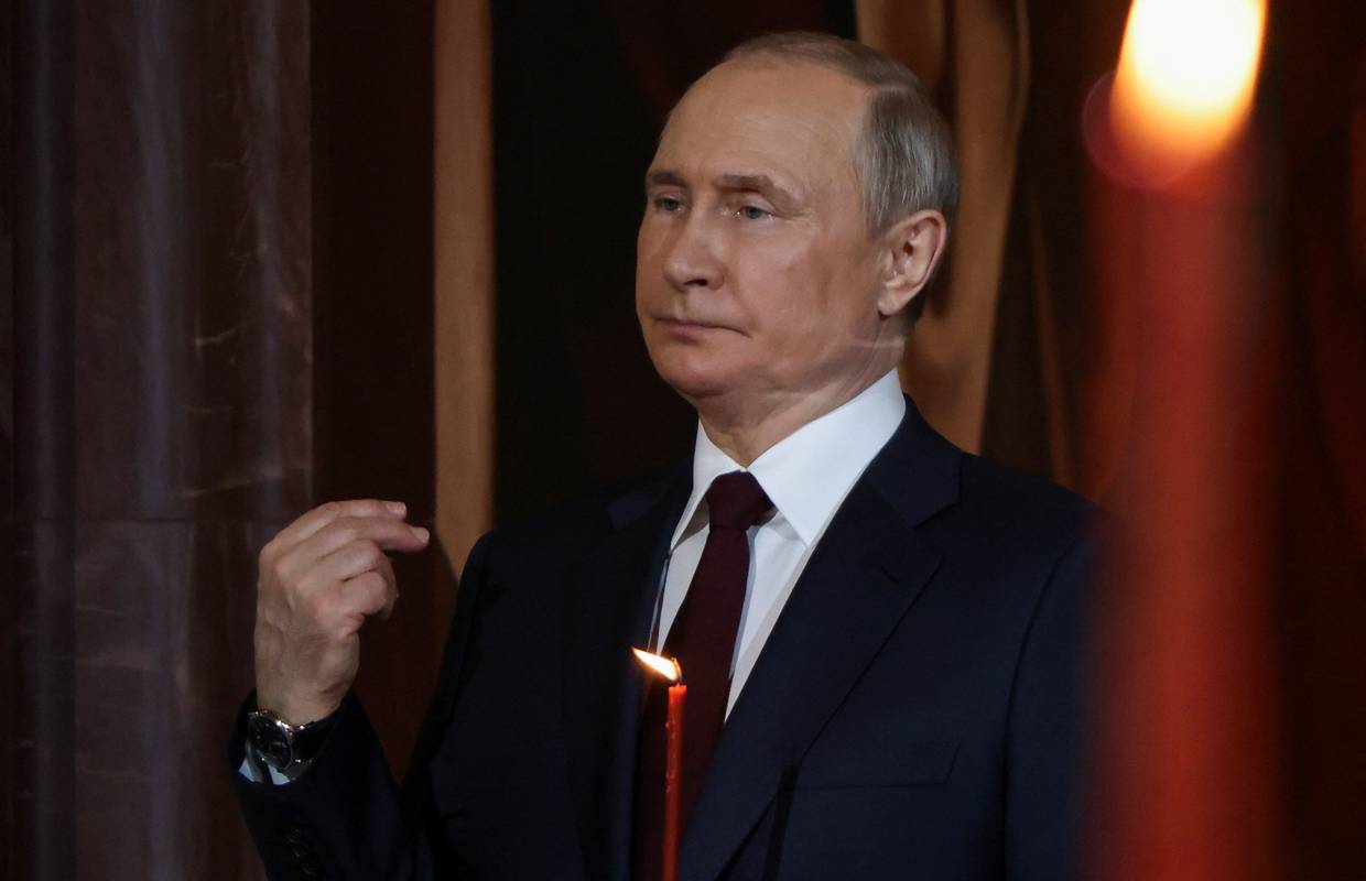 Putin čestitao Macronu pobjedu na izborima: Zaželio mu uspjeh