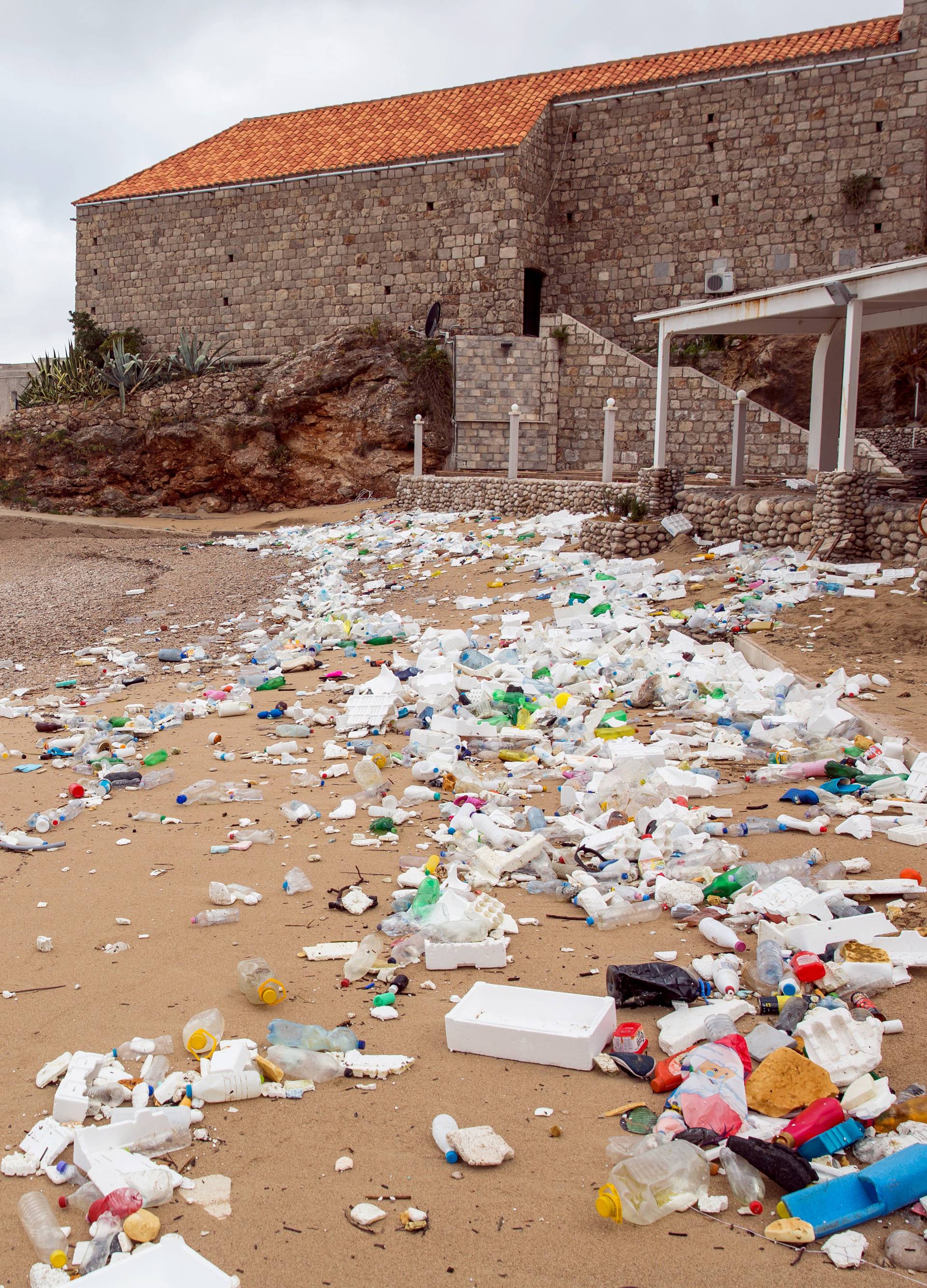 Naše plaže prije i poslije jakog juga: Guše se u smeću i plastici