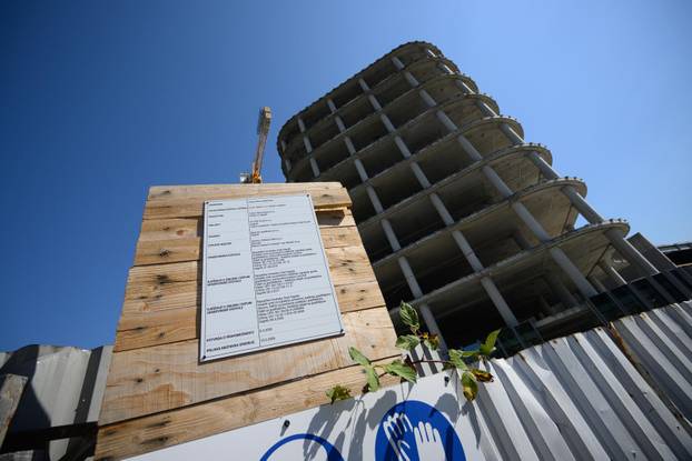 Zagreb: Nakon više desetljeća čekanja napokon počeli radovi, nedovršena zgrada postaje CapriCo Tower