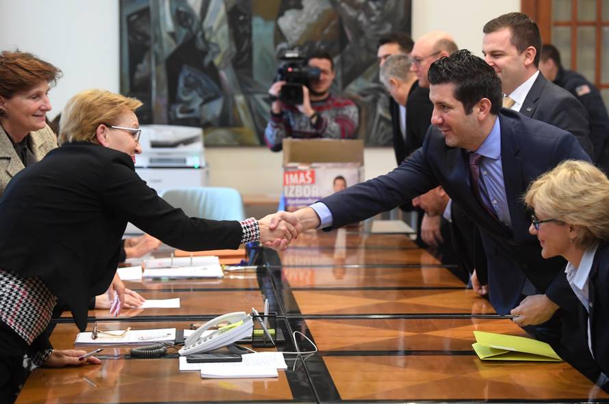 Dejan Kovač  predao više od 16 tisuća potpisa za kandidaturu