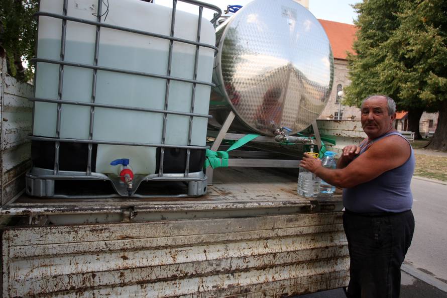 'Moramo preći čak 30 km kako bismo se okupali u čistoj vodi'