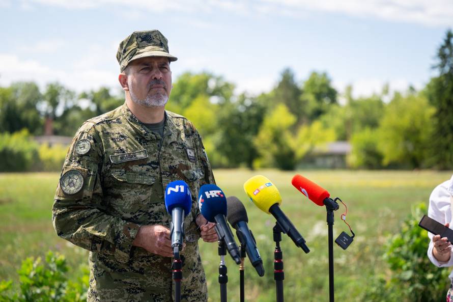 Velika Gorica: Uvježbavanje pješačkih postroja Hrvatske vojske za svečani vojni mimohod