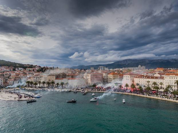 Split: Pogled iz zraka na dolazak juniora Hajduka na Rivu