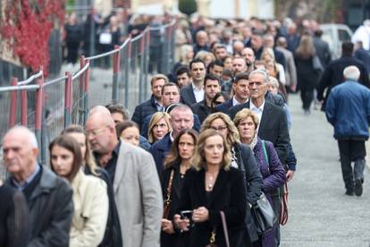 FOTO Tuga na Mirogoju: Posljednji ispraćaj ravnatelja KBC-a Zagreb Ante Ćorušića