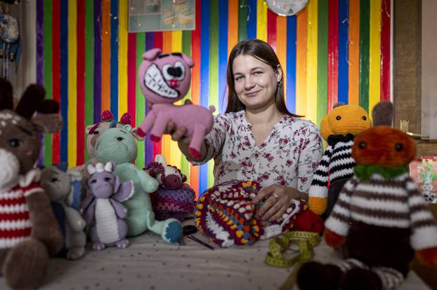 24sata Osijek: Ema Gilih heklanjem izrađuje odjevne predmete i igračke