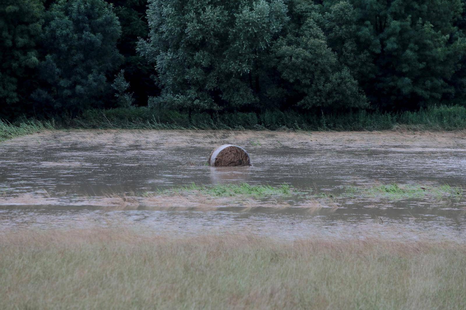 Poplave na području Našica: U nekim mjestima voda je prodrla u kuće