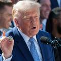 Trump ugostio prvake MLB-a u Bijeloj ku&cacute;i, na dar dobio dres i prsten: 'Moram li ovo prijaviti?'