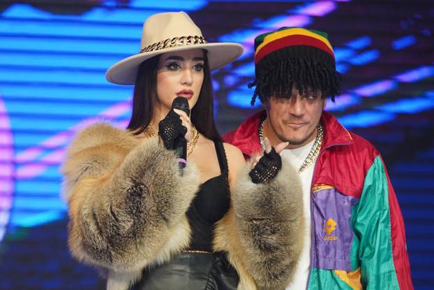 Beograd: Provokativan nastup u "Novogodišnjoj Elitoviziji" Ane Nikolić javnosti poznate i kao Mika Vasić 