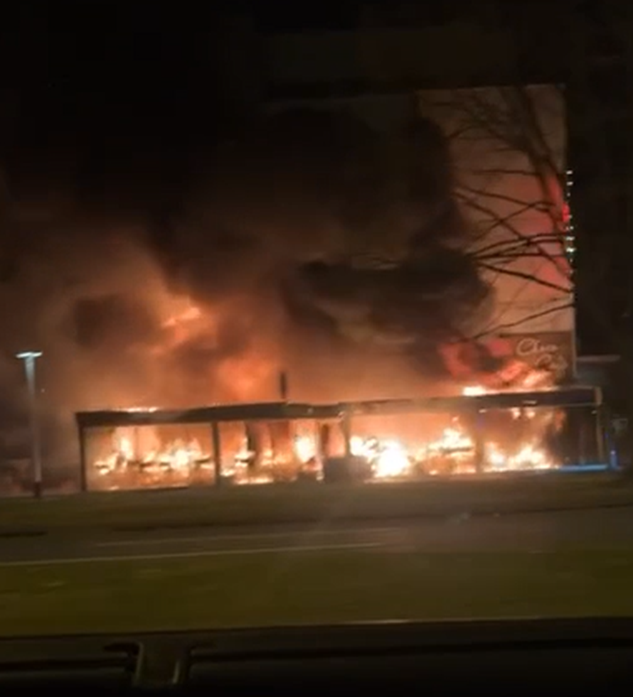 VIDEO Izgorjela terasa poznatog restorana u Zagrebu: 'Kažu da su uzrok požara lampice...'