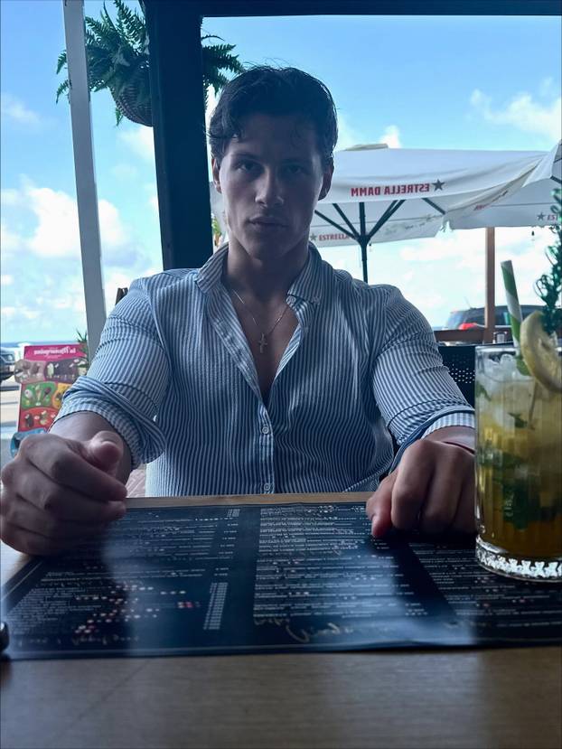 FOTO Petar studira medicinu u Norveškoj i izgleda kao Apolon: Doktore, pregledaj me!