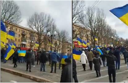 Stanovnici Hersona prosvjeduju na ulicama: Skandiraju i viču, a Rusi ih zaplašili rafalom u zrak