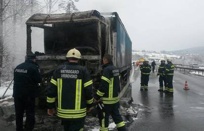 Na A6 kod Vrbovskog  zapalio se kamion, nema ozlijeđenih