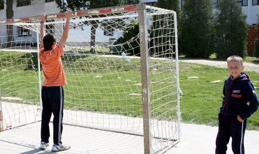 Rukometni gol dječaku ozlijedio kralježnicu