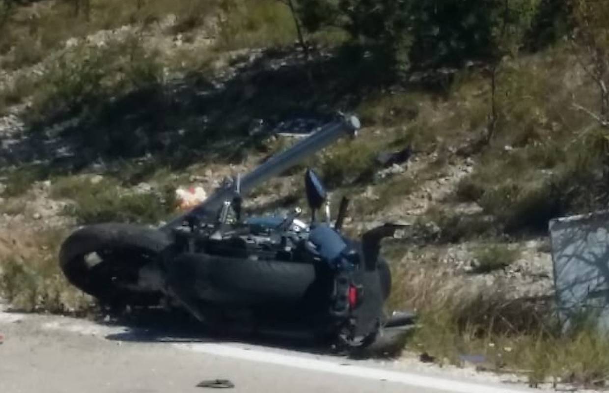 Sudar automobila i motora kod Gračaca: Poginuo motociklist