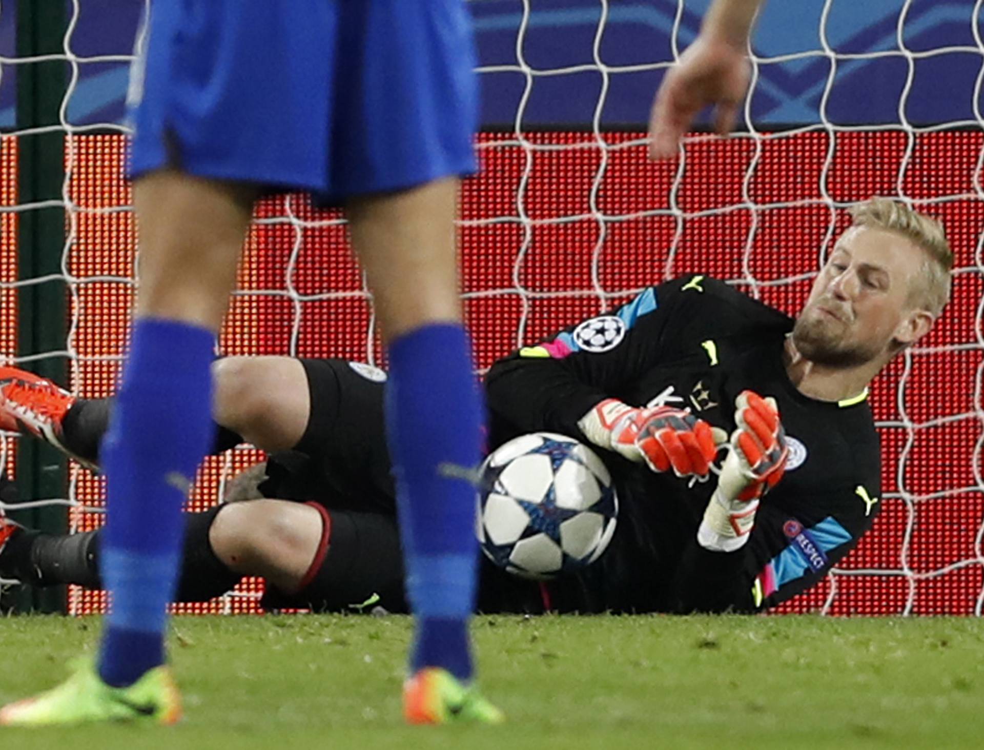 Sevilla's Steven N'Zonzi has his penalty saved by Leicester City's Kasper Schmeichel