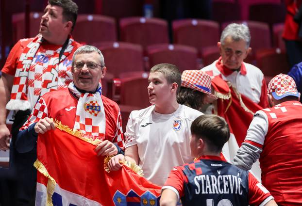 Malmo: Navijači na tribinama prije utakmice Hrvatske protiv Slovenije u drugom krugu EHF Europskog prvenstva