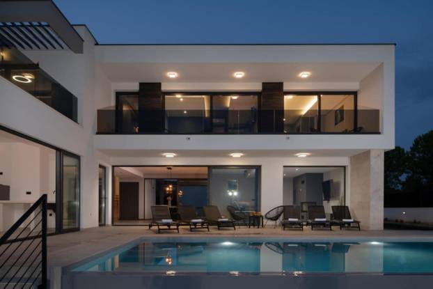 FOTO To je san snova za svakog muškarca! 'Vatreni' je izgradio vilu koja ima nogometni teren