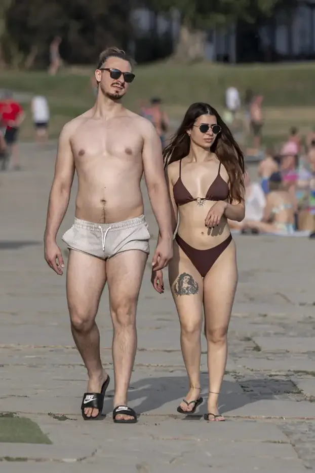 FOTO Zgodne legice okupirale Kopiku: Pogledajte tko je sve na osječkoj plaži  mamio poglede
