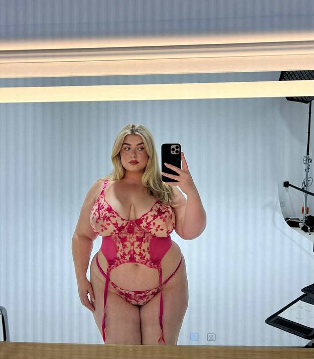 FOTO Plus-size manekenka voli pozirati u donjem rublju: 'Često dobivam bračne ponude'