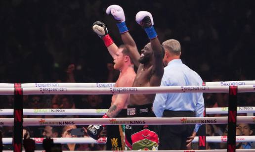 VIDEO Crawfordu boksa&ccaron;ki me&ccaron; godine! Pogledajte kako je nadmudrio Alvareza za povijest