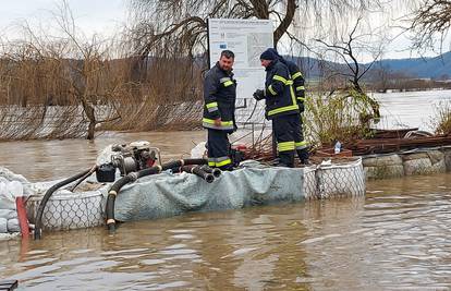 U Hrvatskoj Kostajnici sjednica Stožera civilne zaštite: 'Stanje na terenu je vrlo ozbiljno'