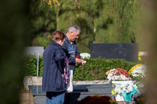 Zadar: Blagdan Svih svetih na Gradskom groblju