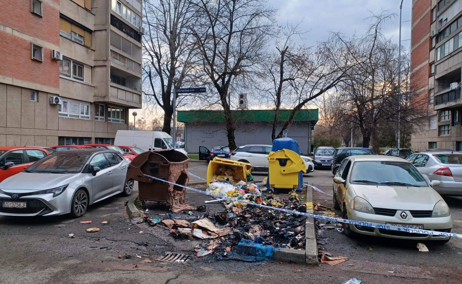 VIDEO Policija o požarima u Sopotu: Gorjeli spremnici za papir, oštećen  parkirani Renault