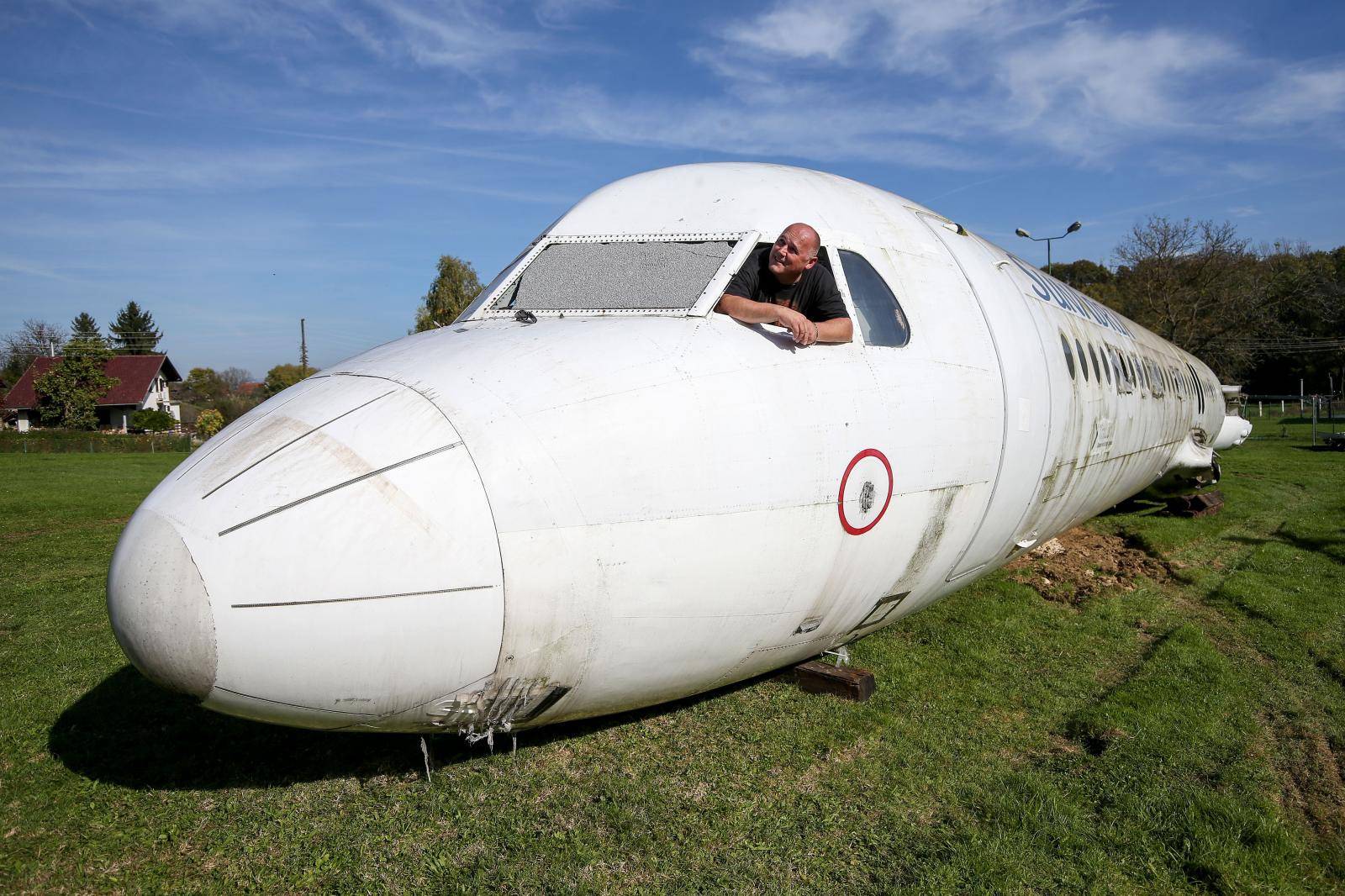 Parkirao avion u dvorištu: U njemu će priređivati zabave