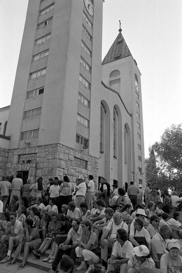 Brojni vjernici na obilježavanju 10. godišnjice ukazanja u Međurgorju, 25.6.1991.