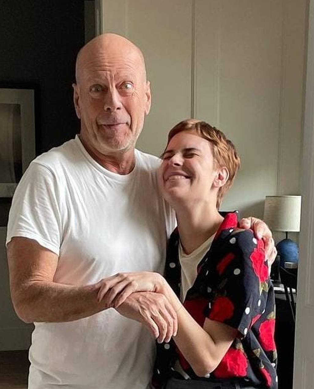 Bruce Willis bori se s teškom bolešću, izgleda sve lošije, no njegova obitelj nada se čudu...