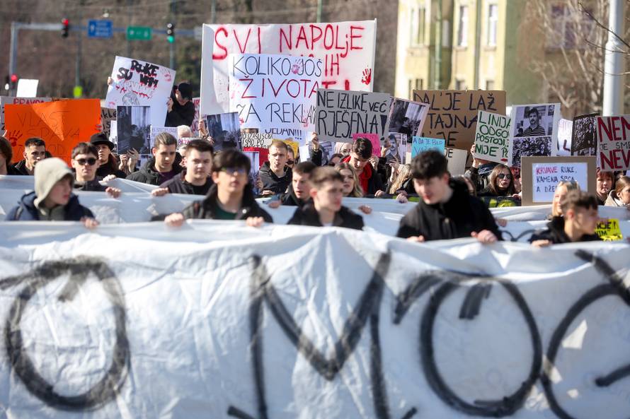 Prosvjedi u Sarajevu se nastavljaju, traži se pravda za poginulog mladića i ozlijeđene u tramvajskoj nesreći