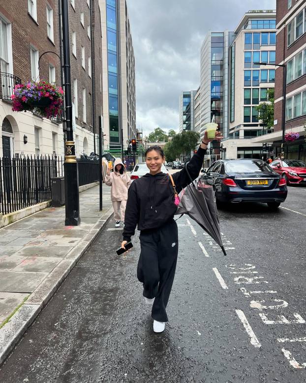 FOTO Bila je blizu trećem zlatu, njena priča je inspiracija za sve sportaše, a u haljinama - blista