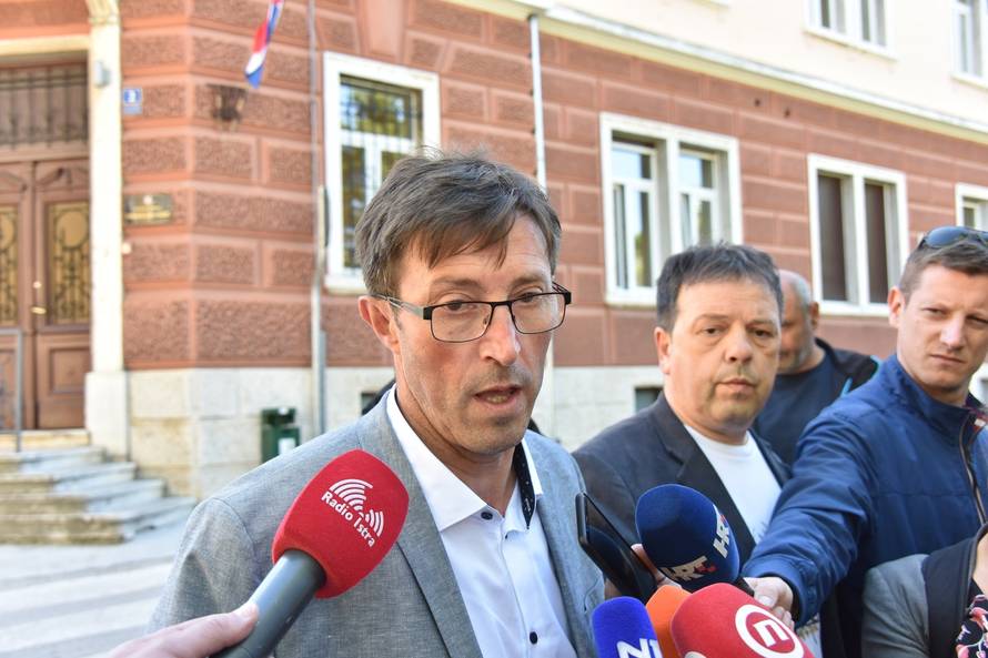 TrgovaÃ¨ki sud u Pazinu odluÃ¨io: Uljanik d.d. ide u steÃ¨aj