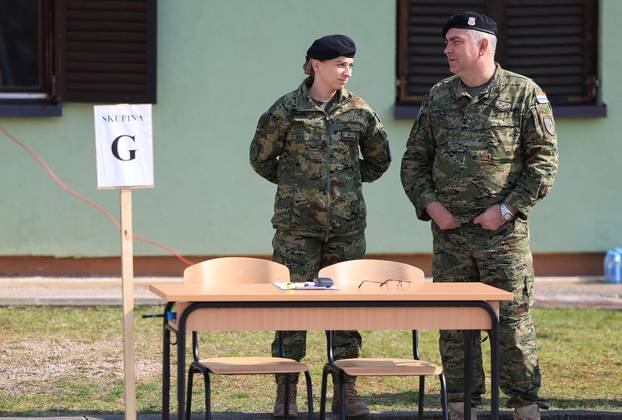 Ministar Anušić i general Kundid na prvom danu TVO-a na Slunju