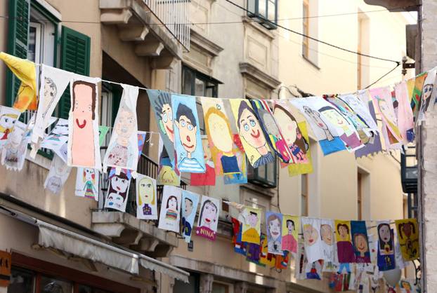 Šibenik: Šarene zastavice najavljuju po?etak 65. Me?unarodnog dje?jeg festivala