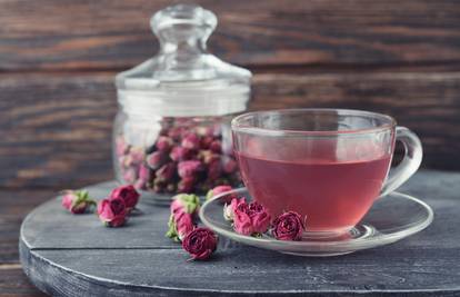 Čaj od ružinih latica čisti krv, ocat dobar za ten, a ulje za rane