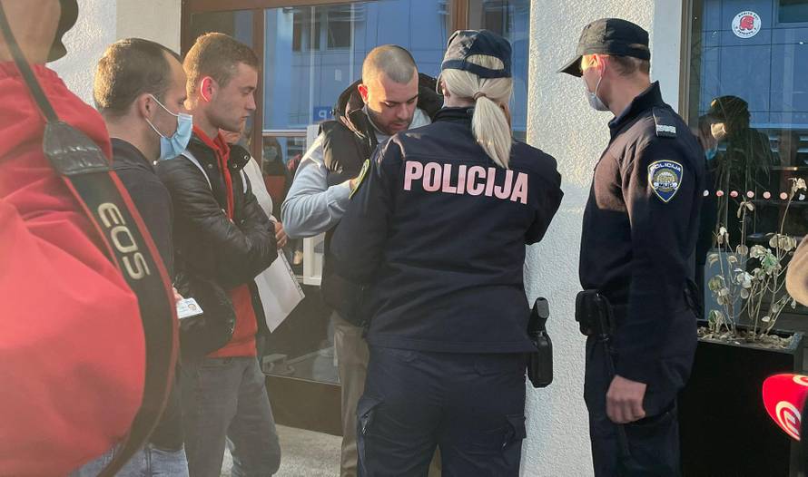 'Četvero koji su odbili test su udaljeni s posla i neće im biti plaćeno. Mogući su i otkazi'