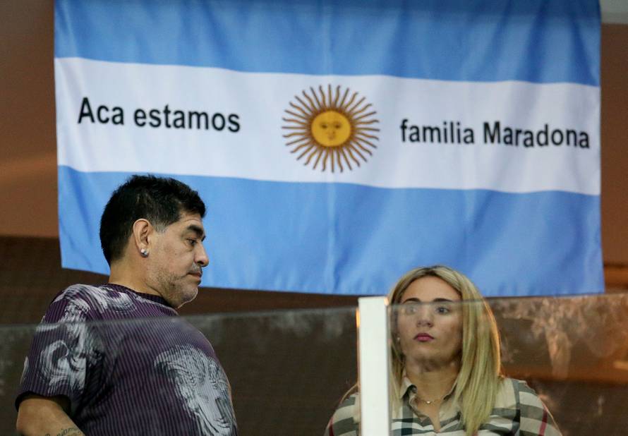 Zagreb: Maradona i njegova djevojka strastveno navijaju na me?u parova Davis Cupa