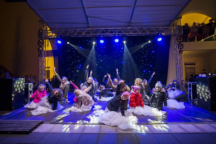 Advent u Slavoniji i Baranji: Bal lipicanaca, virtualne igre...