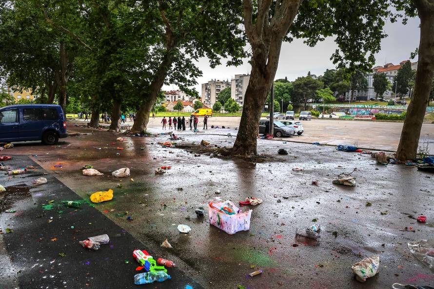 Pulski srednjoškolci slave kraj škole