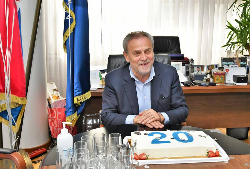 Čestitke, konfeti, torta: Bandić proslavio 20 godina mandata